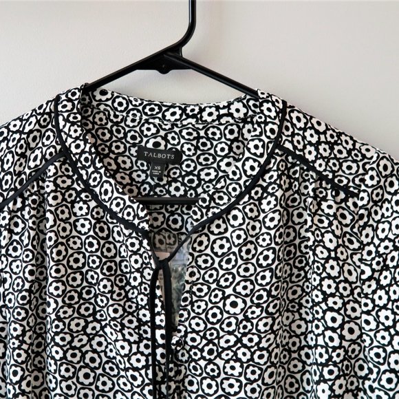 Talbots button down easy top in black and white floral design NWT small - Picture 2 of 6